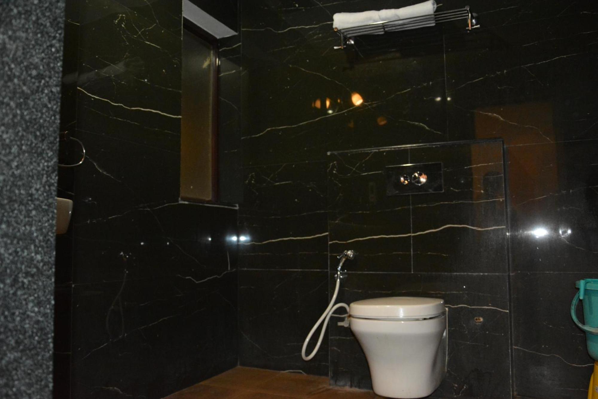 The Grand Neelam Hotel Raipur  ภายนอก รูปภาพ