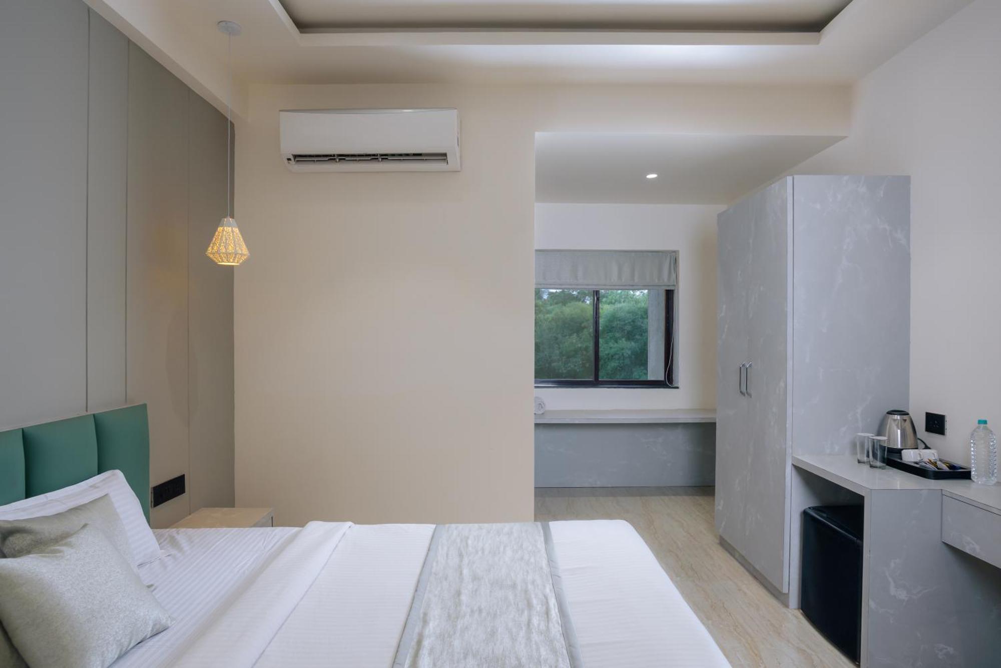 The Grand Neelam Hotel Raipur  ภายนอก รูปภาพ